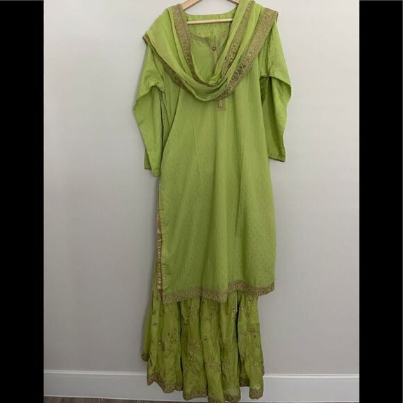 Green Kurta set with skirt - Picture 1 of 8